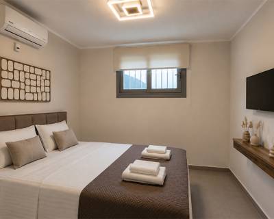 Skyros Chora Deluxe Studio